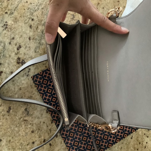 New Tory Burch crossbody/ wallet 💖 - Picture 3 of 7